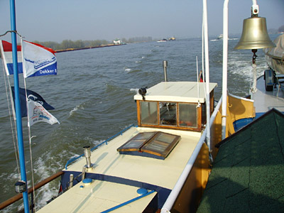 Draufsicht aufs Boot von achtern.