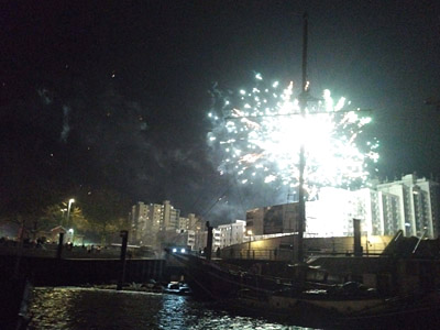 Feuerwerk vor dem Hochhaus 'Grohner Dühne', Vegesack