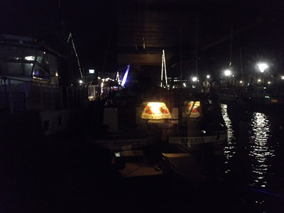 Lichterketten an Schiffsmasten